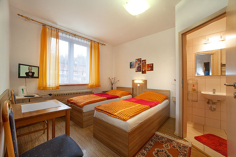 Room no. 3 - Double Room (twin) with own bathroom, Bezchlebovi - Accommodation Český Krumlov