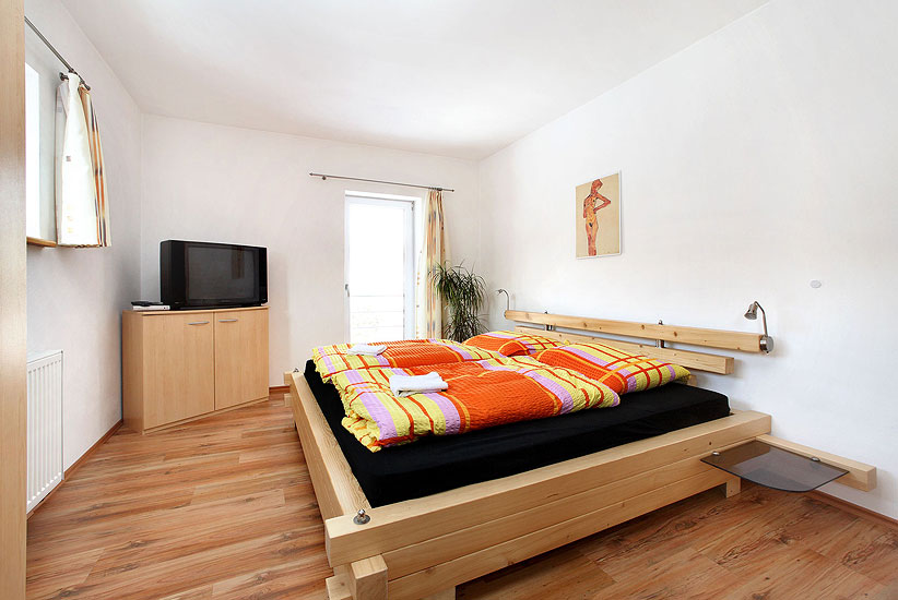 Room no. 6 - Triple-bed Room with own bathroom, Bezchlebovi - Accommodation Český Krumlov