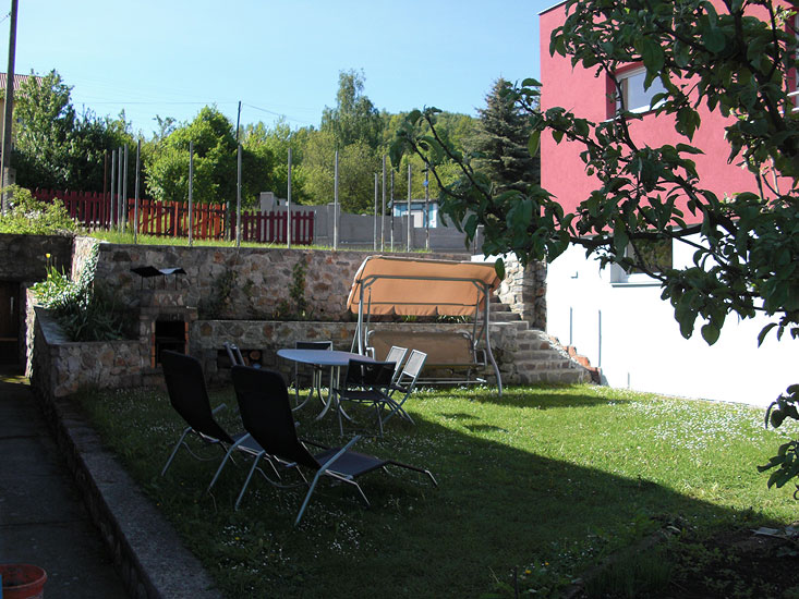 Garden is available in order to make barbecue, Bezchlebovi - Accommodation Český Krumlov